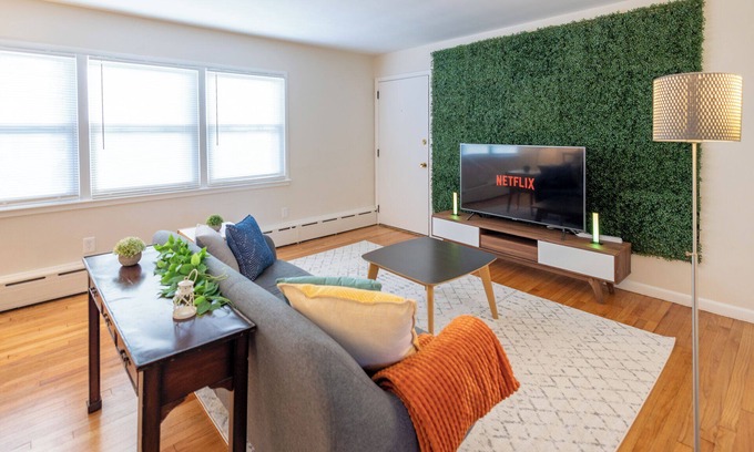 Belleville Apartamento | Charming Belleville 1 Bed Pets OK, Parking, Laundry, Fios, Safe, Dog Park Nearby