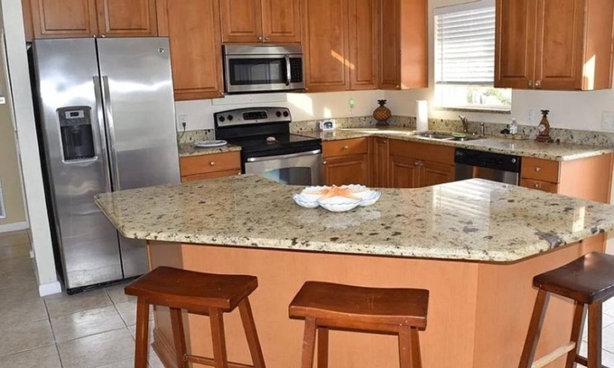 Mid Island Casa | Charming big home in fabulous Ft Myers Beach and a very short walk to the beach.
