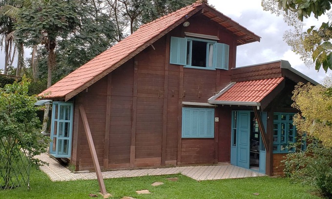 Chapada dos Guimaraes Chalet De Esquí | Encantadora casa de campo con mucho verde, sombra, piscina, barbacoa y amplio terreno