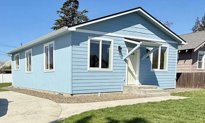 Logan Casa | Charming Brand New Built House in lively Spokane-Free Parking+AC!