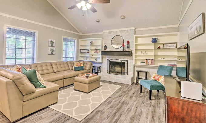 Flowood Casa | Charming Brandon Home w/ Deck, Charcoal Grill
