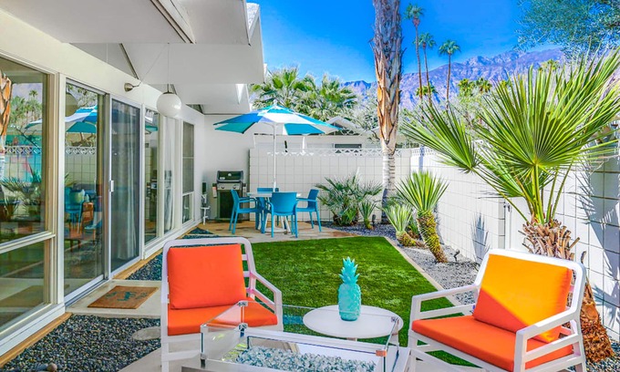 Araby Commons Condominio | Charming & bright mid-century condo with shared pool - Free WiFi