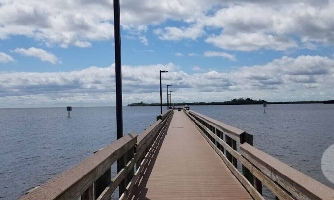 Charlotte Harbor Casa | Charming bungalow - Walk to SunSeekers Resort, the Fishing Pier and Beach