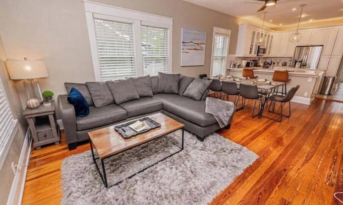 Lakeland Casa | Charming Bungalow steps from Lake Hollingsworth