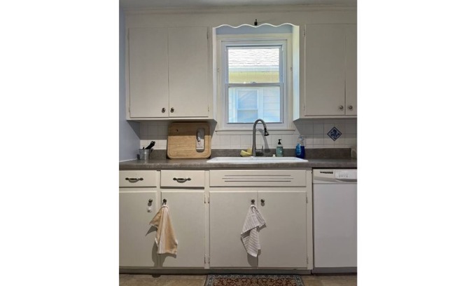 Rochester Casa | Charming Bungalow! Walk to Strong/UofR/Lilac Fest/Highland Pk. Slps 6