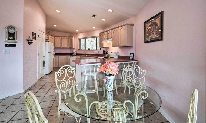 Burnsville Apartamento | Charming Burnsville Apt w/ Mountain Views & Deck!