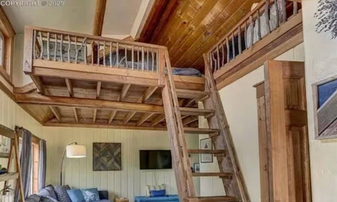 Woodland Park Cabina | Charming cabin in delightful Woodland Park with WiFi
