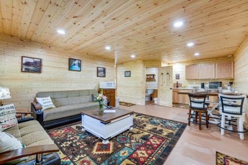 Eagle Rock Apartamento | Charming Cabin Near Roaring River State Park!