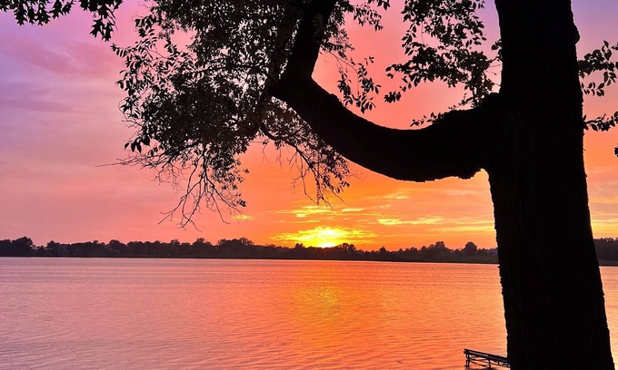 Shipshewana Cabina | Charming cabin on Shipshewana Lake; 5 minute drive from downtown Shipshewana