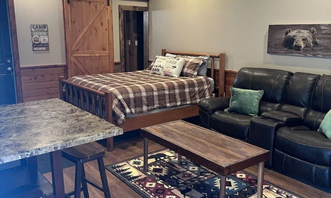 Mason City Cabina | Charming Cabin On The River