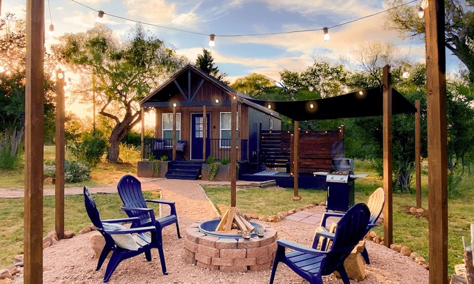 Llano Cabina | Charming Cabin in the Heart of the TX Hill Country