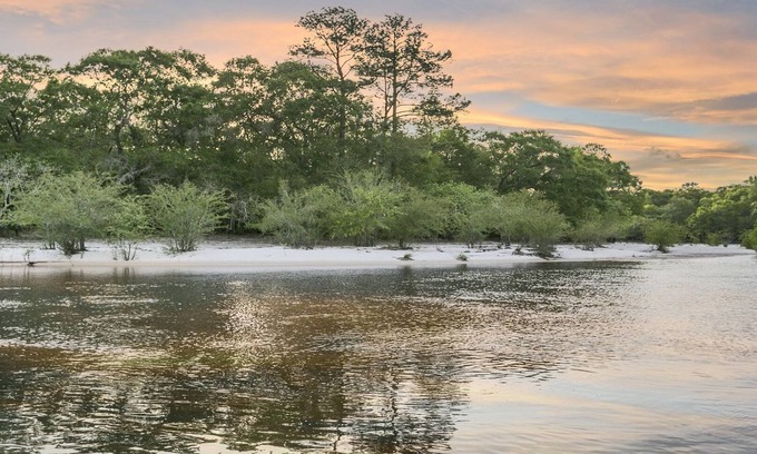 White Oak Cabina | Retiro de río alineado de estrellas