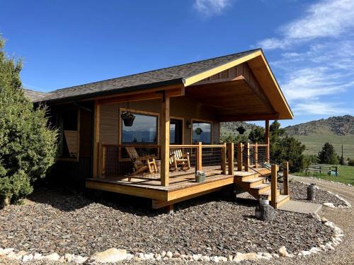 Virginia City Ranches Casa | Charming Cabin with Mountain Views Near Madison River in Ennis, Montana