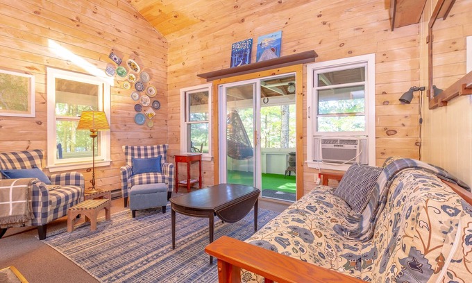 Norway Cabina | Charming Camp with an upstairs loft and wrap around deck. Near the Lake!
