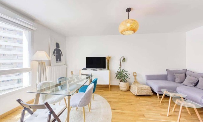 Levallois-Perret Apartamento | Charming central apartment with Balcony and City View