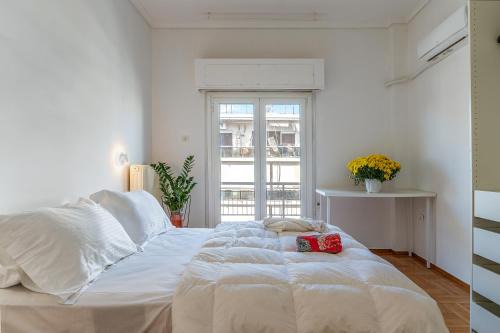 Kallithea Apartamento | Charming Central Apt with Parking 3