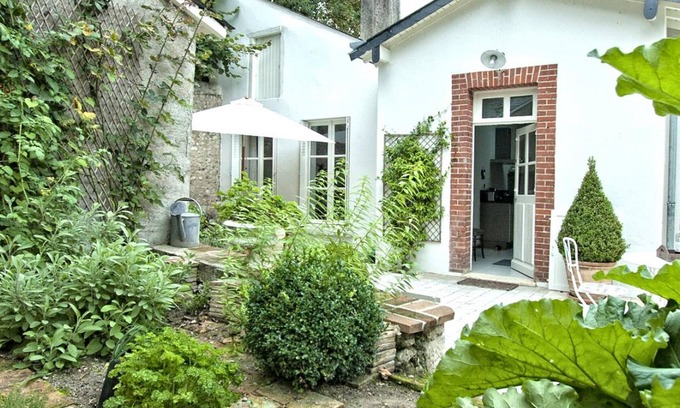 Blois Cabaña | Gîte de charme avec jardin privé au cœur de Blois - Moderne, équipé, garage, proche château et Loire