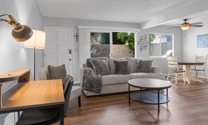 Bakersfield Condominio | Charming & centrally located in Downtown!