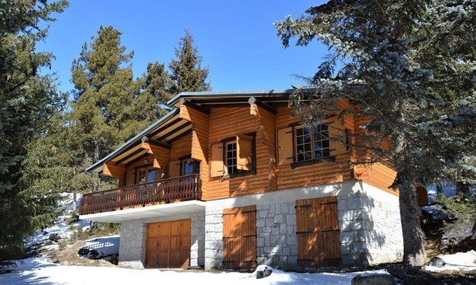 Pyrenees 2000 Chalet De Esquí | Acogedor Chalet para 6/7 personas con Chimenea, Jardín, Garaje y WIFI en Bolquère