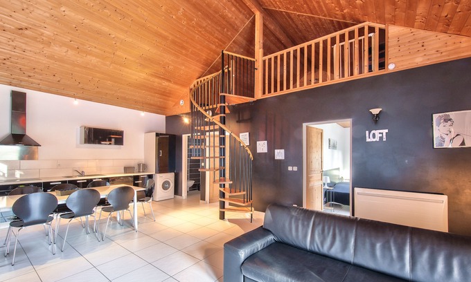 Ney Chalet De Esquí | Charming Chalet in Ney with Pool Access
