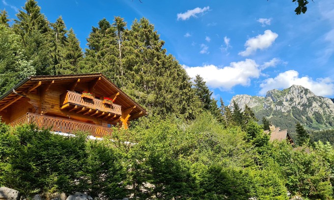 Bernex Chalet De Esquí | Encantadora casa de campo en el complejo de la familia entre las montañas y el lago de Ginebra