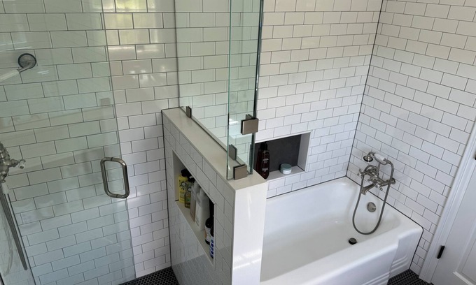 Charlottesville Casa | Charming Charlottesville 2 bedroom house with Pickleball, Pool & Bocce Ball