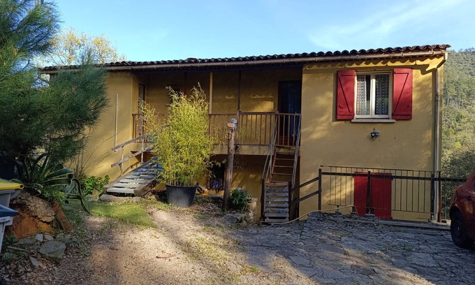 Les Mayons Apartamento | Apartamento encantador y barato en el pintoresco pueblo de Maures