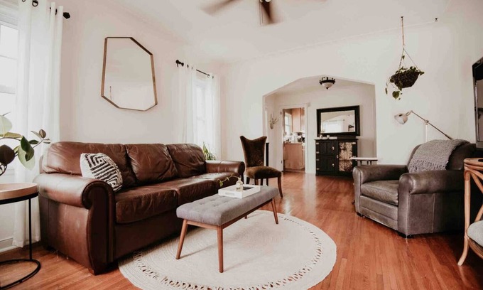 Highland Casa | CHARMING CITY TUDOR, CHARMING CITY TUDOR GET AWAY