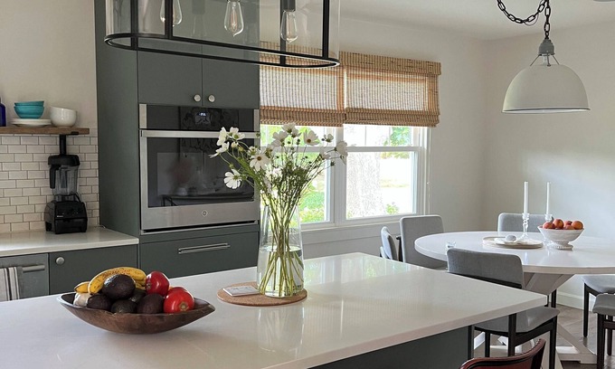 Wakefield-Peacedale Casa | Charming Coastal Cape walk to town & waterfront