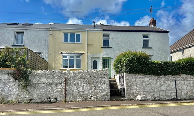 Mumbles Casa | Charming Coastal Cottage Near Mumbles with Garden | Pass the Keys