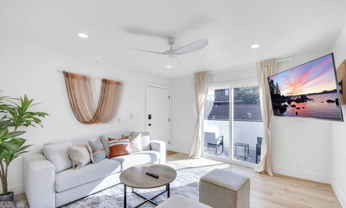 Eastside Casa | Charming Coastal Retreat LB 2/2 home 5 Min 2 Beach