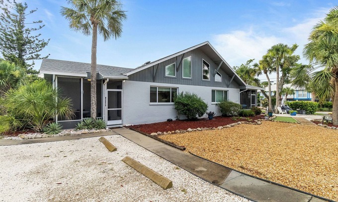 Sanibel Cabaña | Charming Coastal Retreat at Sanibel Shores-Walk to the Beach