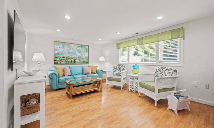 Historic Downtown Manteo Casa | Charming Coastal Retreat in Manteo – Newly Remodeled & Ready for Your Stay!