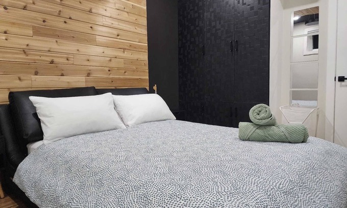 Northwest Edmonton Apartamento | "Charming & Compact Retreat"