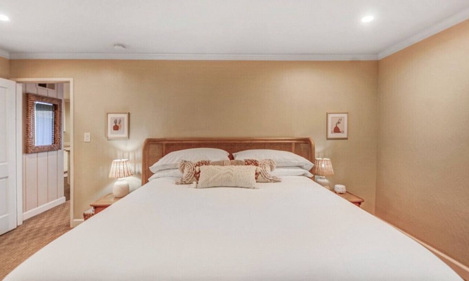 Napa Condominio | Charming Condo: King Bed, Pool Access, 2 Patios