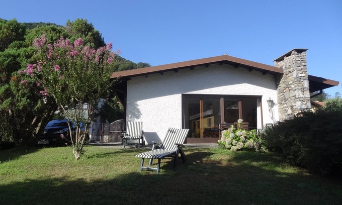 Lavena Ponte Tresa Casa | Encantadora casa de campo con vistas al lago