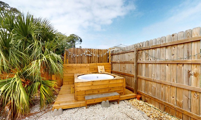 Biltmore Beach Cabaña | Charming cottage with enclosed yard, patio, private hot tub & washer/dryer
