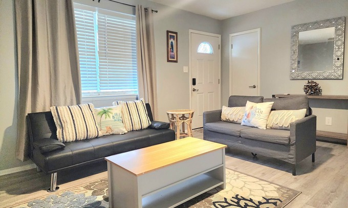 Savannah Cabaña | Charming Cottage Close to Beach & City