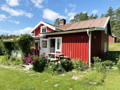 Vanersborg Municipality Casa | Charming Cottage by Lake Vanern, Frandefors