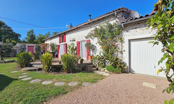 Saint-Maigrin Cabaña | Encantadora casa / casa rural de 6 dormitorios con piscina privada en Charente Maritime