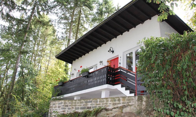 Luxembourg Ardennes Cabaña | Charming Cottage, fully equipped on private road/hiking trail in mature forest.