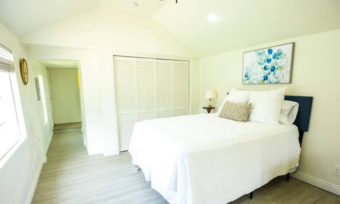 Riviera - Westchester Cabaña | Charming Cottage - Historic Downtown Bakersfield
