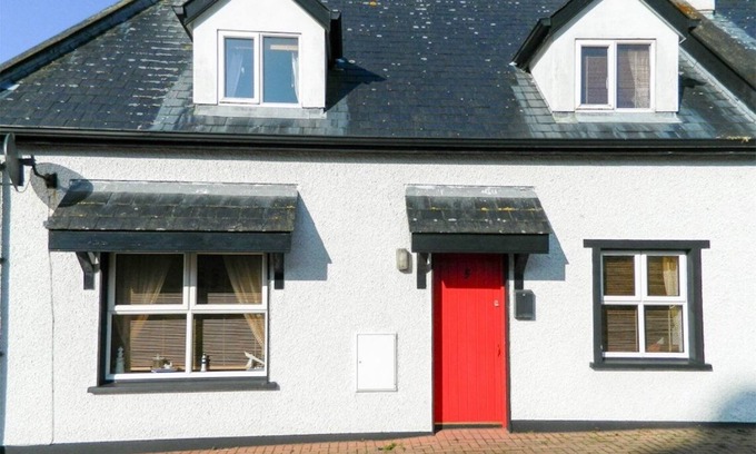 Greencastle Cabaña | Charming cottage in a traditional Irish fishing village.