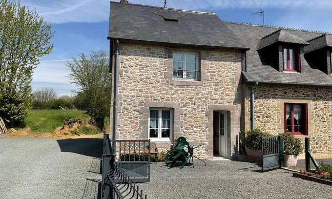 Gratot Cabaña | Casa de campo en Gratot: 2 hab, terraza, chimenea, cerca de playas y Coutances