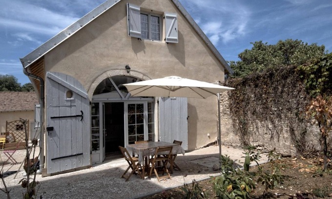 Montagney Cabaña | Encantadora casa en Montagney con terraza y parque, se admiten mascotas, parking privado