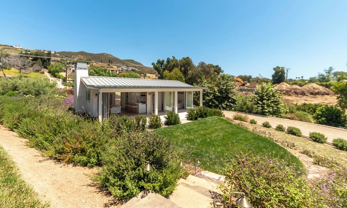 Western Malibu Cabaña | Charming cottage in Malibu Park above Zuma Beach.