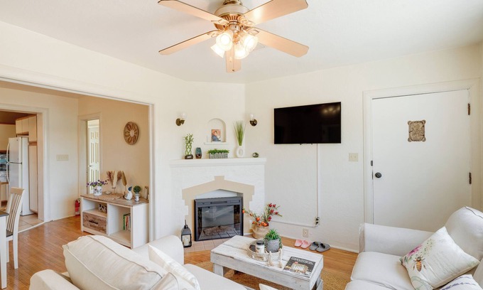 Oleander - Sunset Cabaña | Charming Cottage in Oleander/Sunset Neighborhood