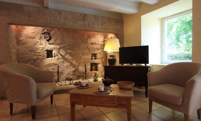 Vernassal Cabaña | Casa espaciosa restaurada con gran patio, cerca de Saint-Paulien