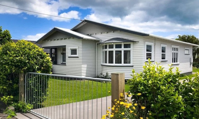 New Plymouth Cabaña | EL BUNGALOW DE BROOKLANDS