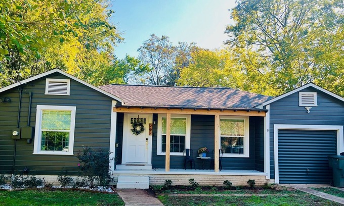 Nacogdoches Casa | Charming Cottage near SFA, azalea gardens, & walking trails.
